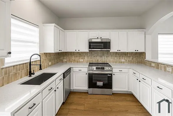 4 bed, 1579 sqft, $2,400 — Photo 4