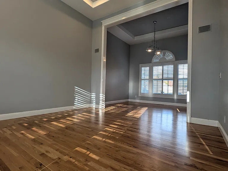 450 NW Pacific Grove Dr — Photo 4