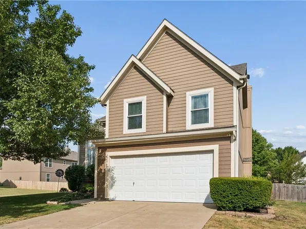 15785 S Locust St, Olathe, KS 66062