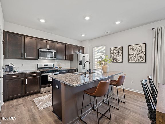 4th image of 1009 Chiles Drive