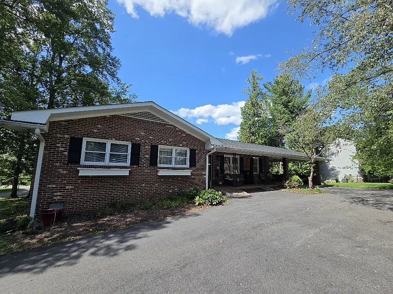3201 Lakeview Pkwy — Photo 1