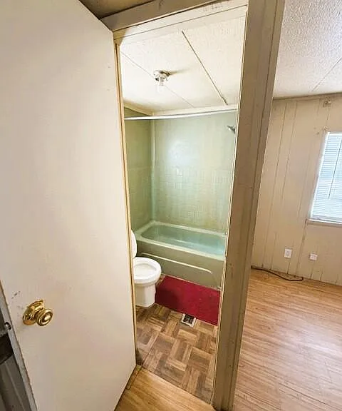 702 N State St — Photo 8