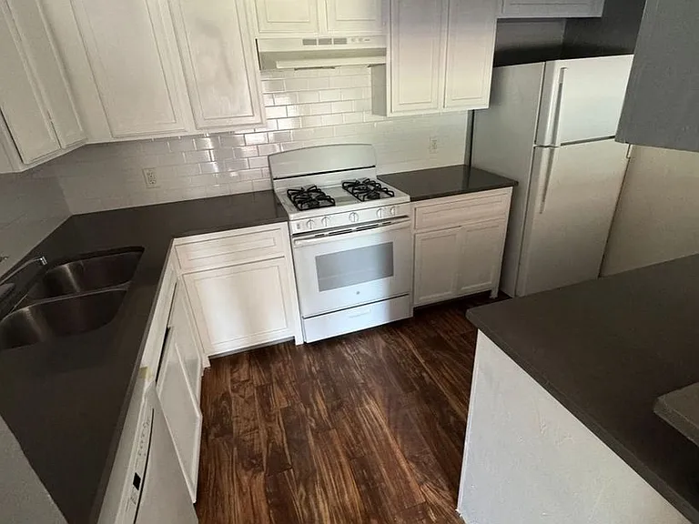526 Wilkes St #5 — Photo 2