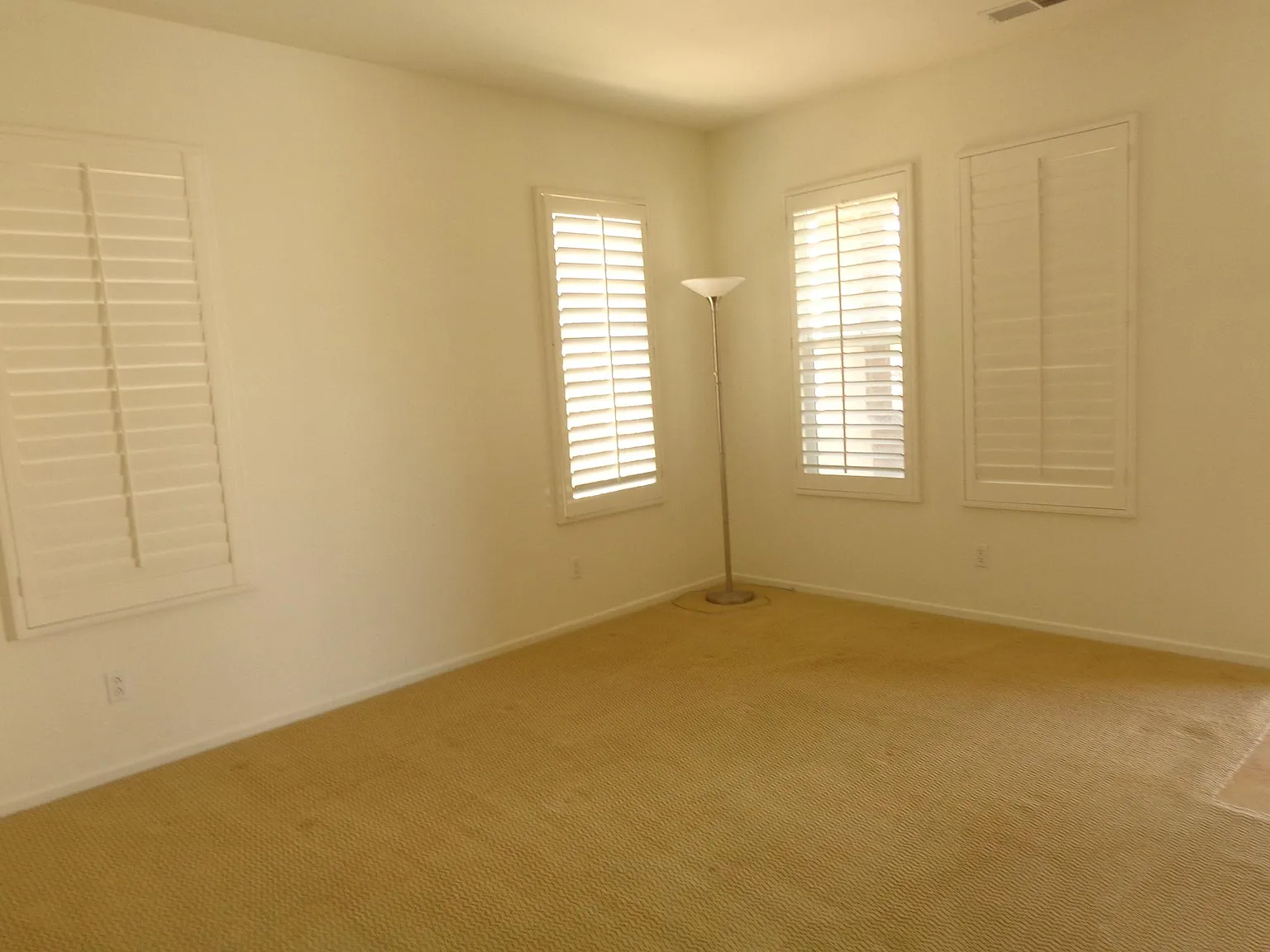 3 bed, 2.5 bath, 2261 sqft, $5,200 — Photo 4
