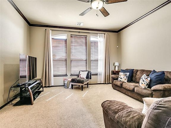3rd image of 3209 Marilyn Dr
