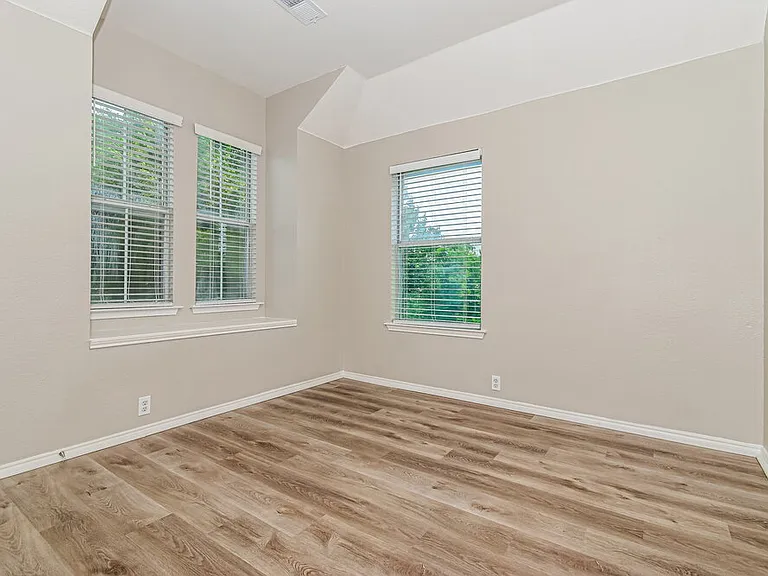 309 Cobblestone Dr — Photo 15
