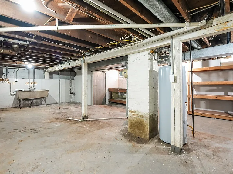 1498486_028_basement_13077991.jpg