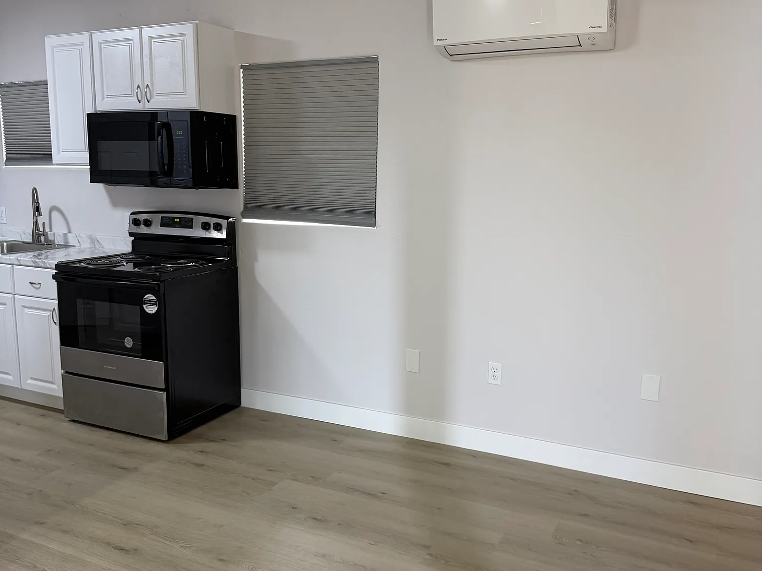 2 bed, 700 sqft, $2,500 — Photo 1