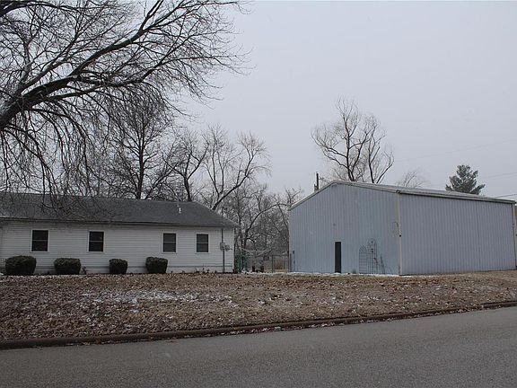 2nd image of 400 Roosevelt Ave