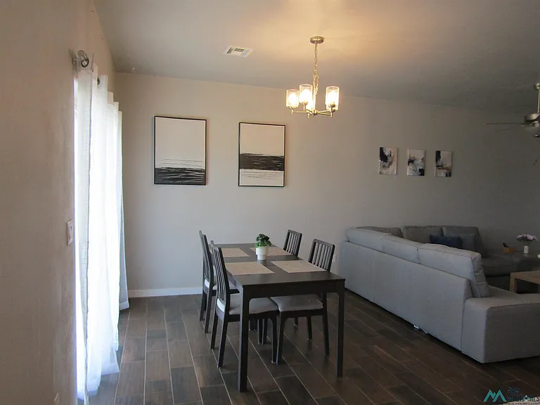 2404 W Briscoe Ave — Photo 5