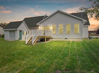 105 Merrill Ln, Oconto, WI 54153