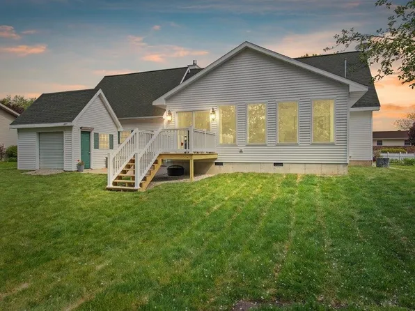 105 Merrill Ln, Oconto, WI 54153