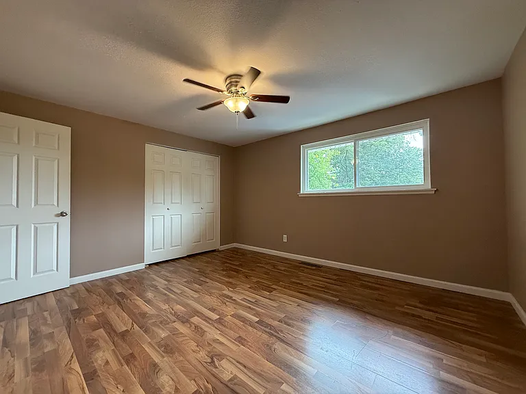 409 Lakeside Ave — Photo 12