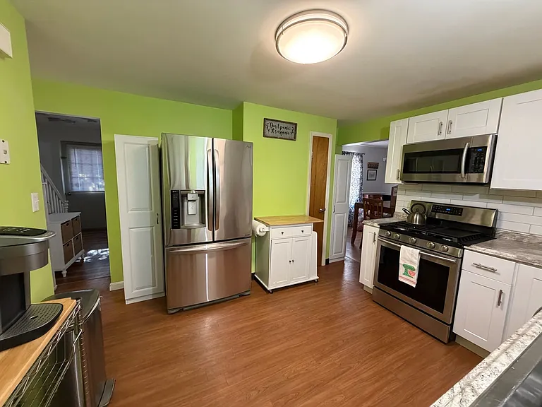 22 Cottage Pl — Photo 3