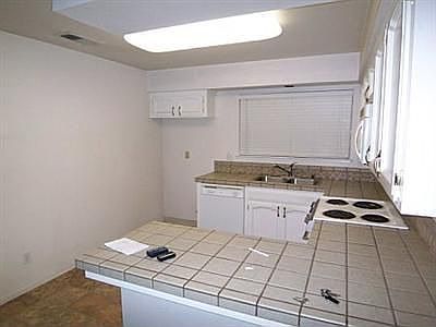 2nd image of 2925 Stanford Ave