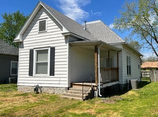 210 W 4th St, Coffeyville, KS 67337