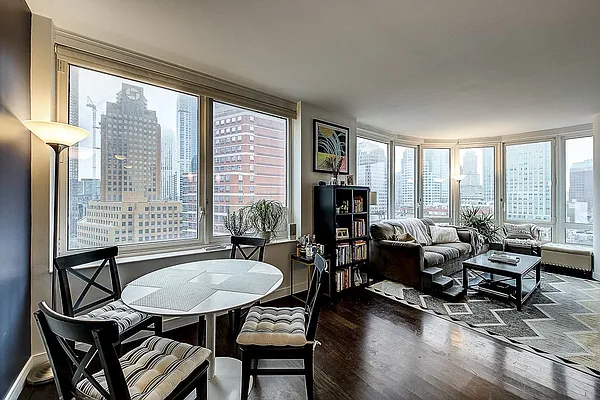 Sold by Redfin Real Estate | media 19