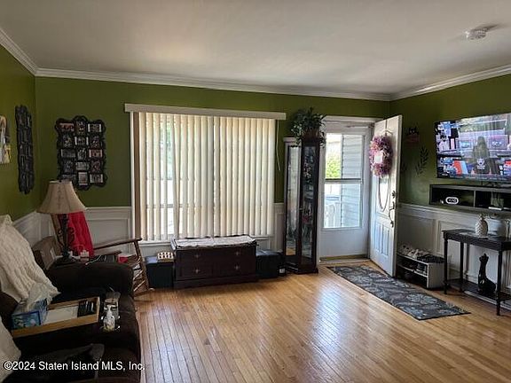 4th image of 297 Granite Ave
