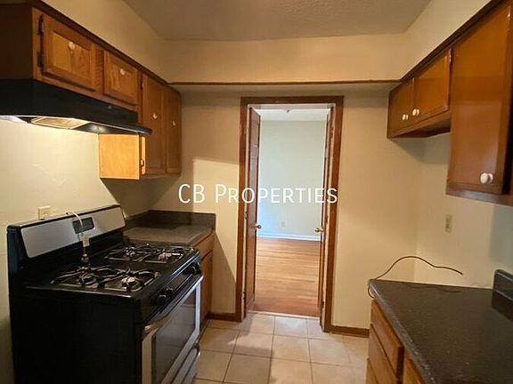 3rd image of 1491 E Holmes Rd