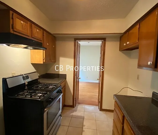1491 E Holmes Rd — Photo 3