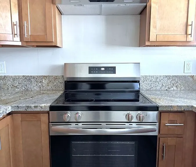 170 Stoakes Ave #9 — Photo 3