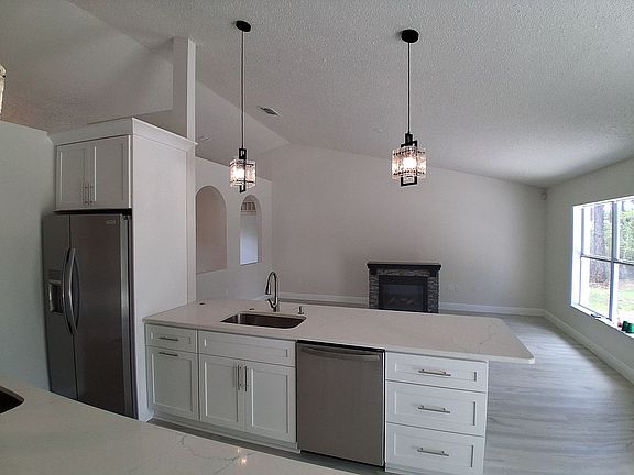 3rd image of 18063 Parrot Rd