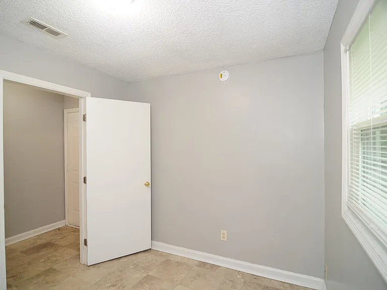 2425 Tuxedo Dr NW — Photo 8