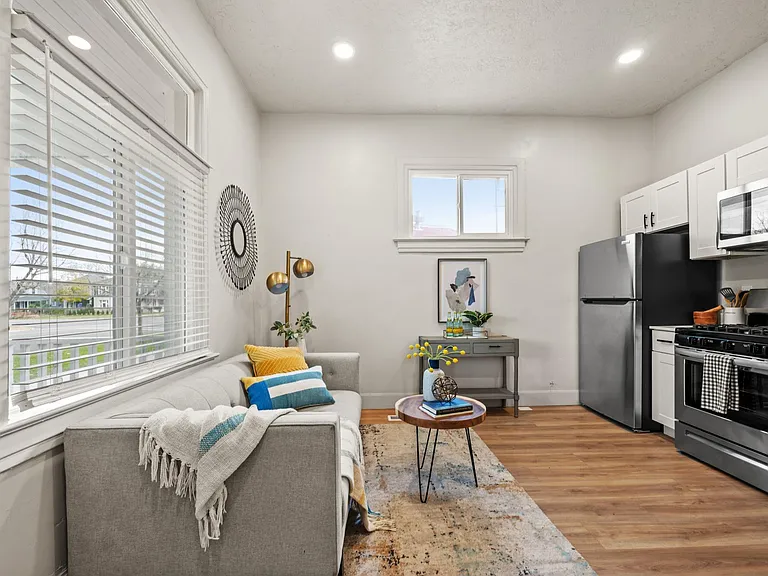 413 E 700 S — Photo 2