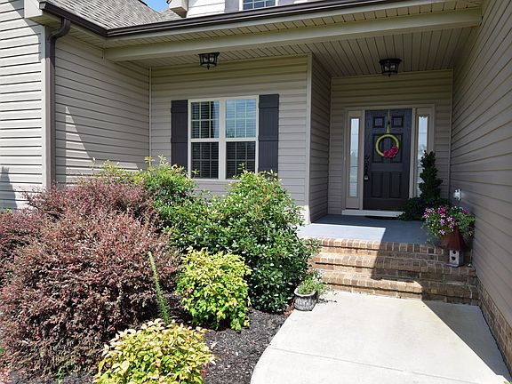 3rd image of 107 Crestbourne Ct