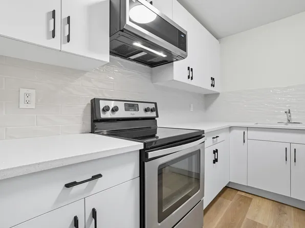 10160 119th St NW #6, Edmonton, AB T5K 1Y9