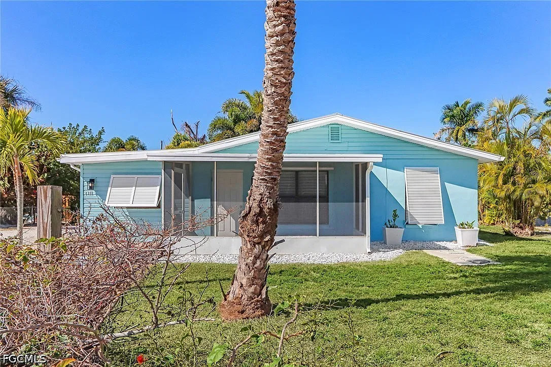 3 bed, 2.0 bath, 1327 sqft, $2,499 — Photo 3