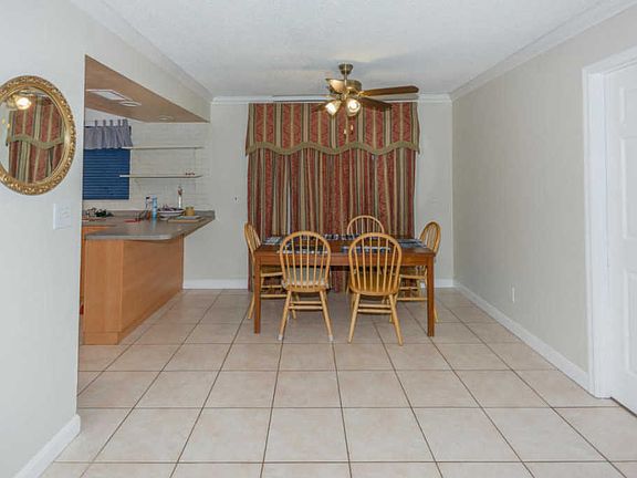 5th image of 1021 SW 37th Ter