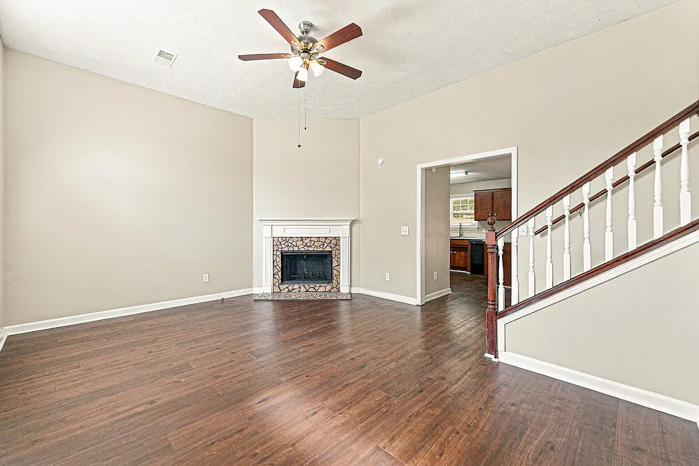 3 bed, 2.5 bath, 1688 sqft, $2,195 — Photo 4