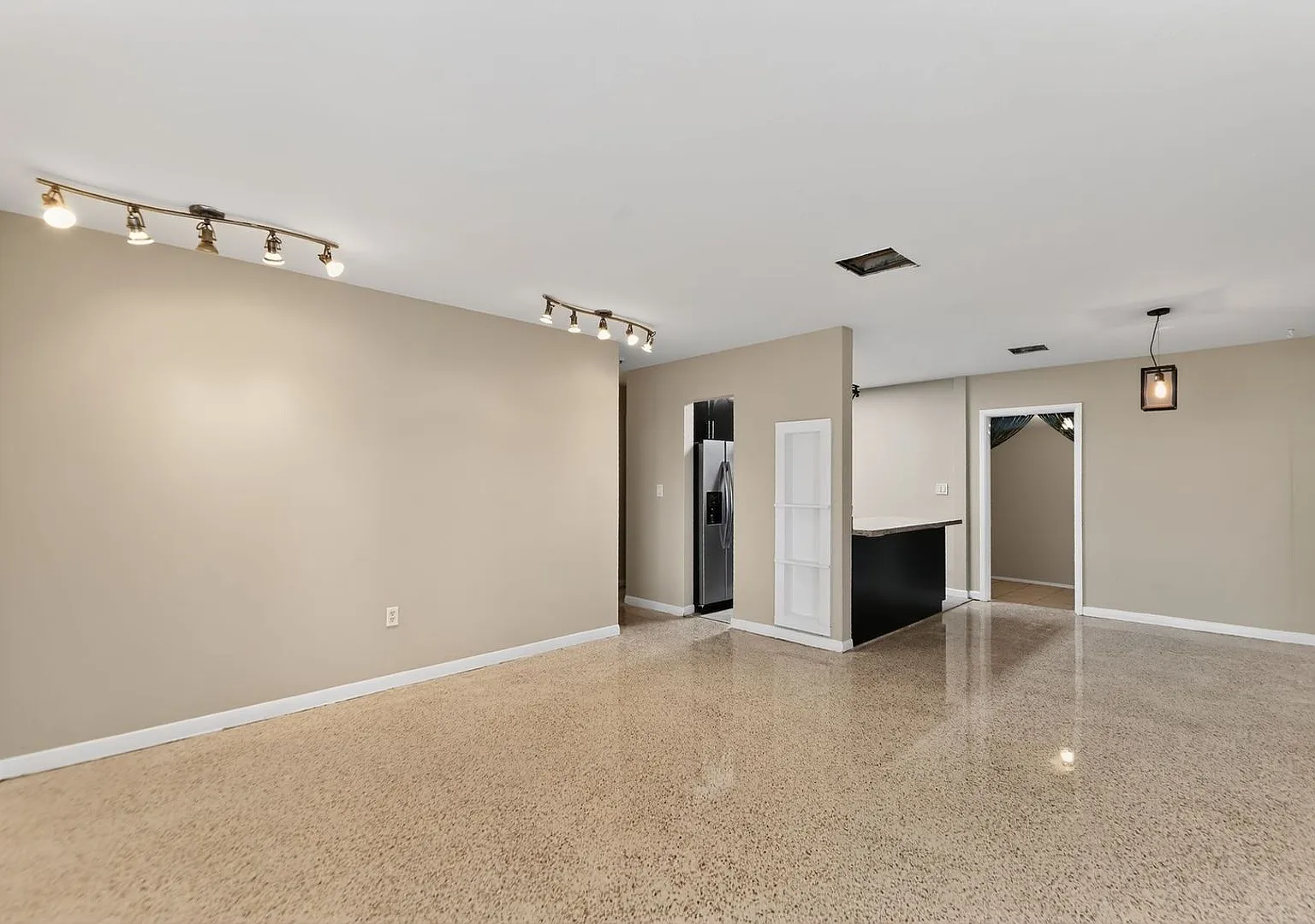 Charming 3BR House in Miami — Photo 2