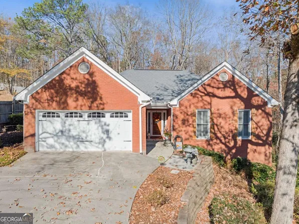 6229 Ivy Springs Dr, Flowery Branch, GA 30542