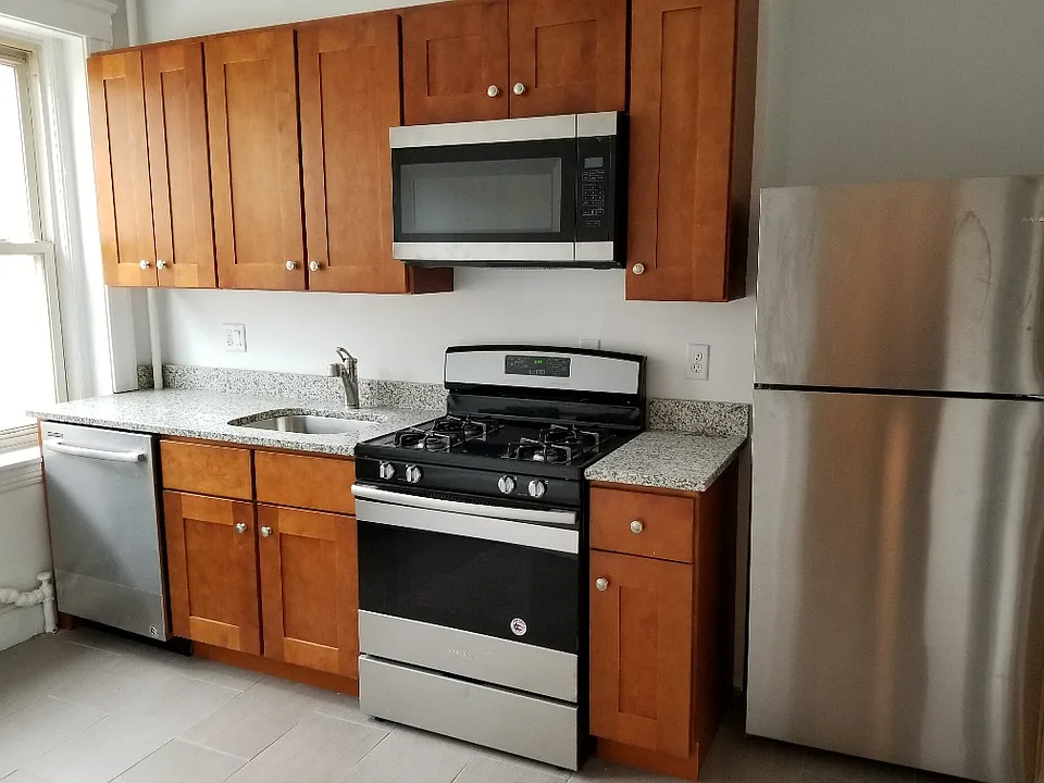 235 Freeman St #6