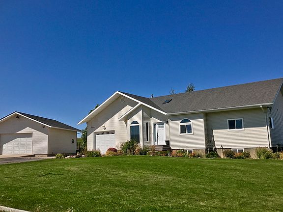 3rd image of 404 N Sprague Creek Dr