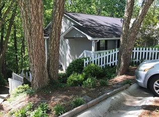 1403 Vicksburg Pl, Sandy Springs, GA 30350