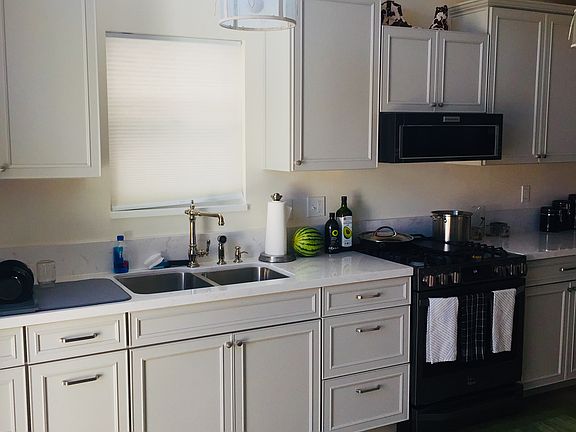 4th image of 26010 Regent Ave