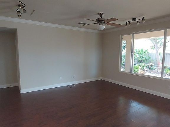 5th image of 209 Surreytop Ln