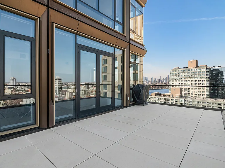 480 Kent Ave #Penthouse 1F — Photo 1