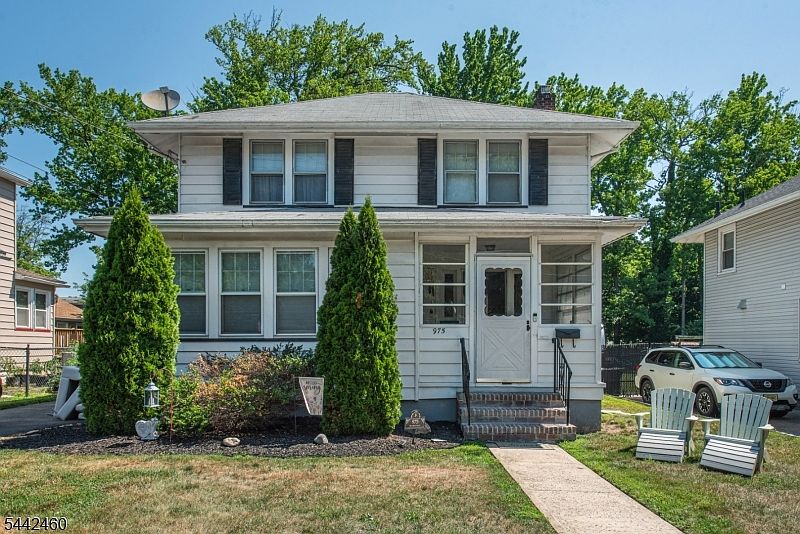 1st image of 975 Maurice Ave