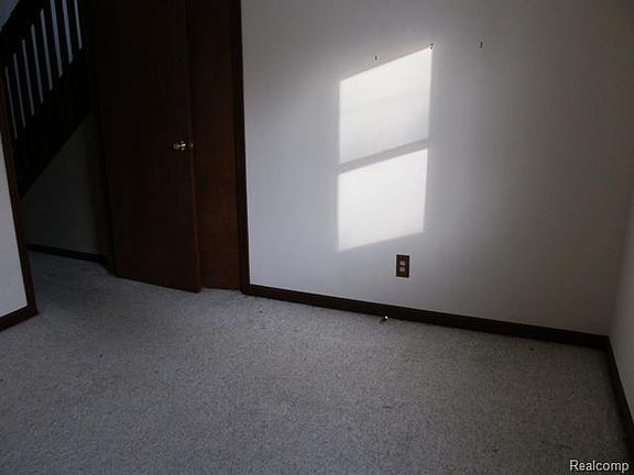 4th image of 35450 Kenton Ave