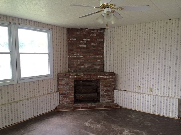 5th image of 275 E Hoffman St