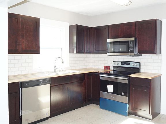 4th image of 724 E Oak Hill Ave