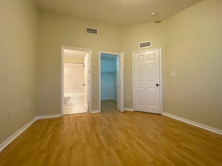 1260 SE 29th St #203 — Photo 11