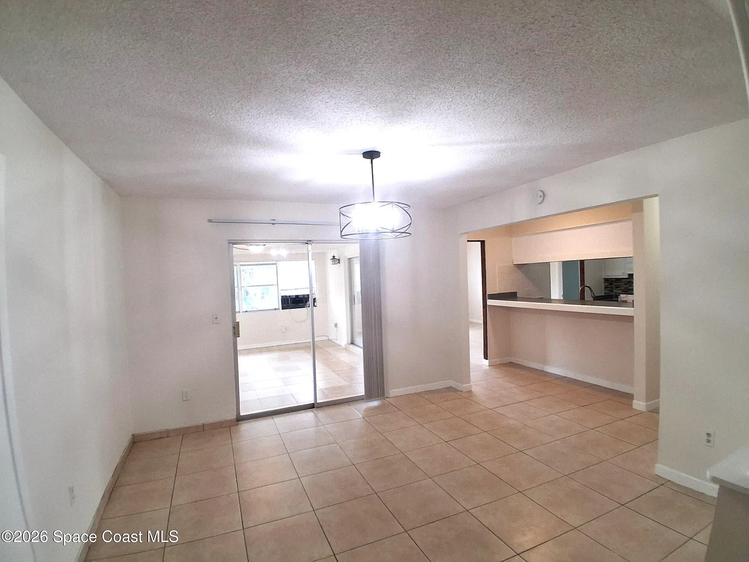 3 bed, 2.0 bath, 1584 sqft, $1,900 — Photo 4