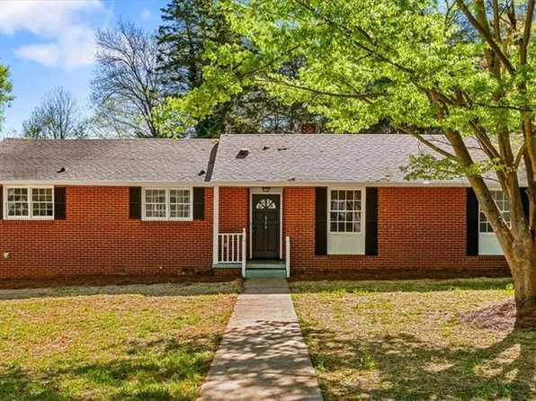 816 Elizabethan Dr, Greensboro, NC 27410