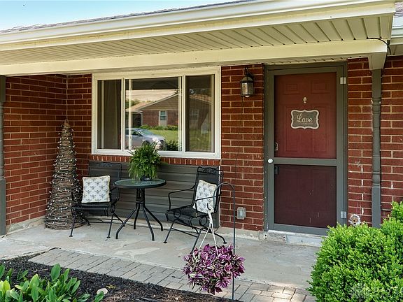 4th image of 2801 Pinegrove Dr