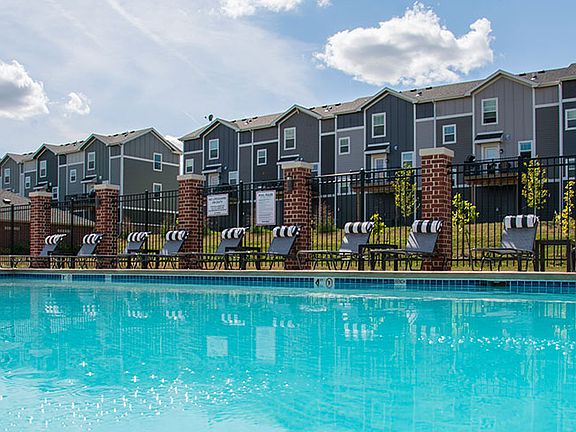 5th image of 1400 SE Bishop Dr #1460203